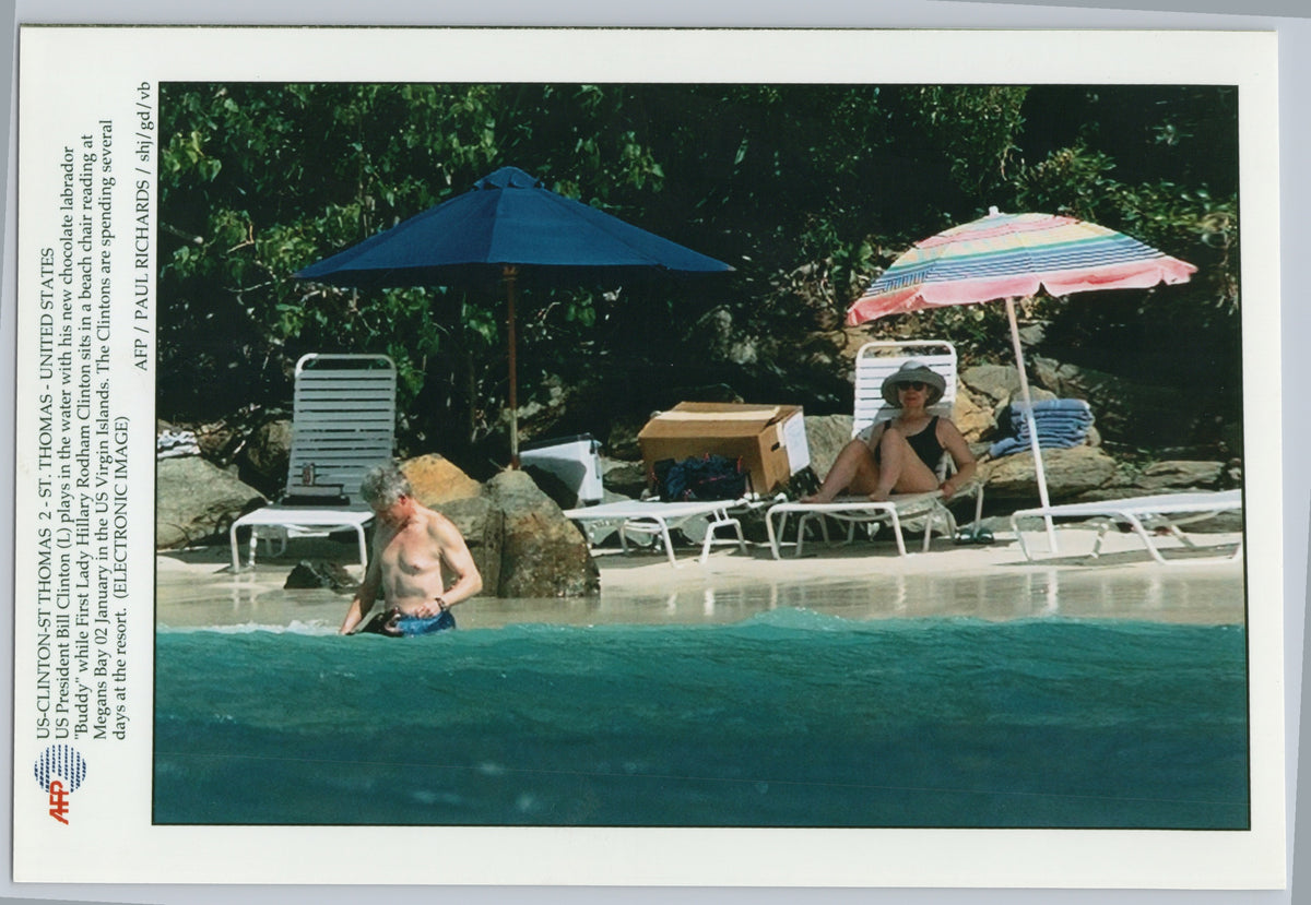 Bill and Hillary Clinton at Magens Bay with Buddy — front
