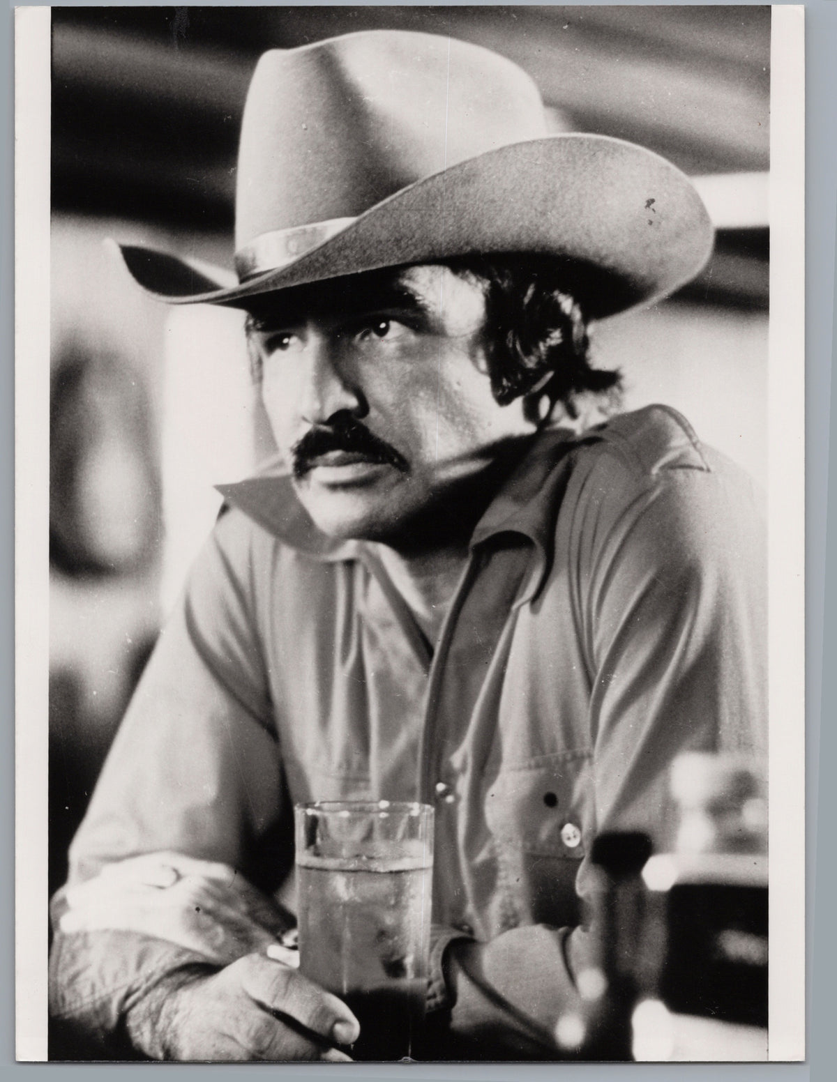 Hooper — Burt Reynolds with a Drink — front