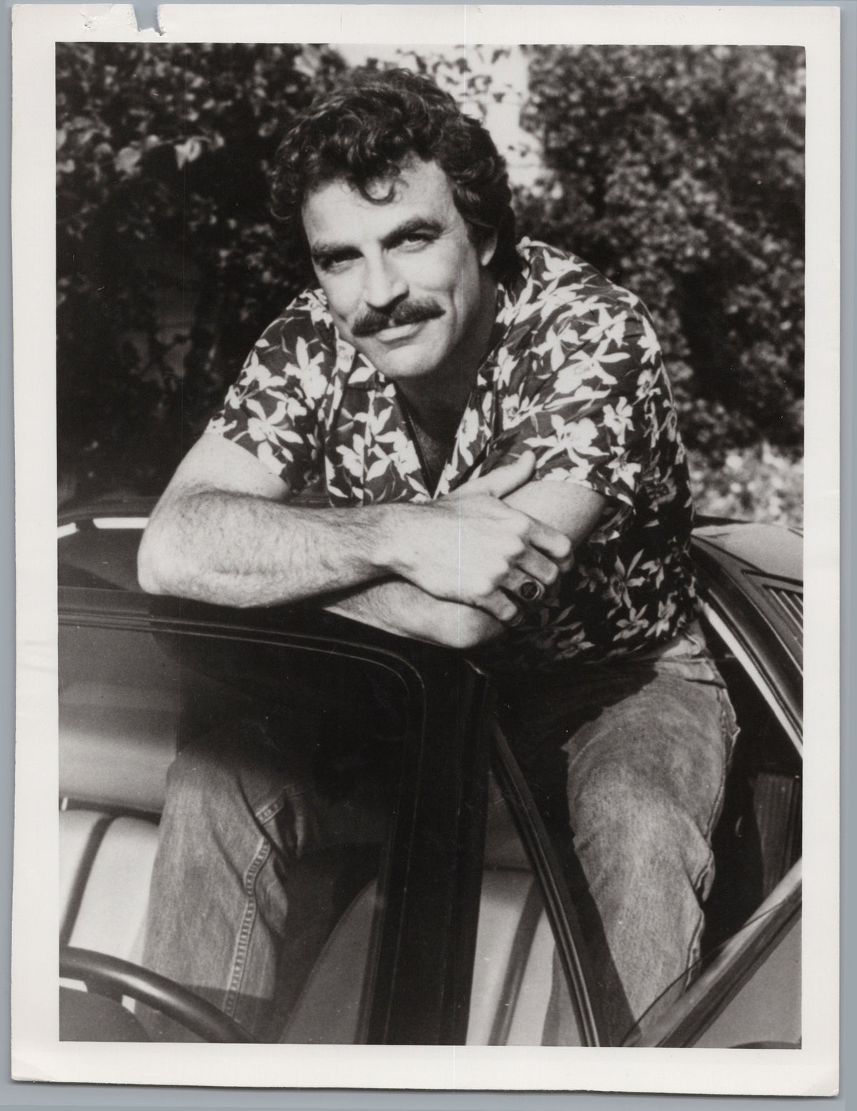 Tom Selleck — Magnum Hawaiian Shirt Scene — front