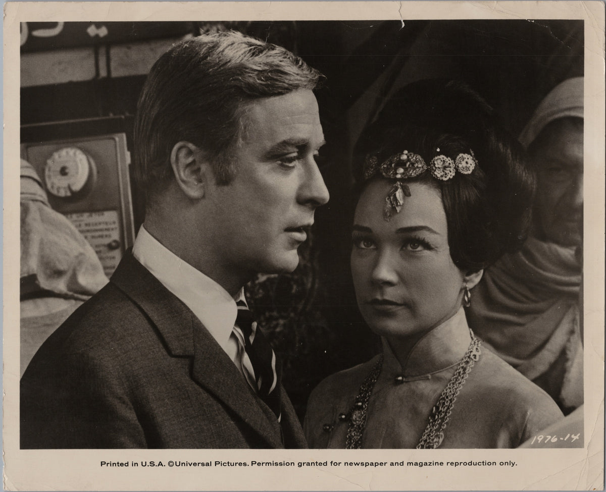 Michael Caine and Shirley MacLaine in Gambit — A01028