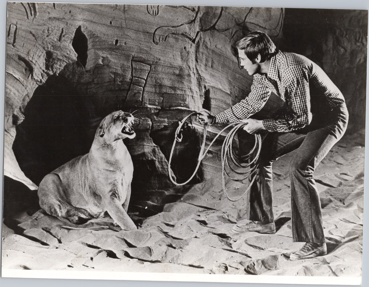 Lee Majors with a Lion — front