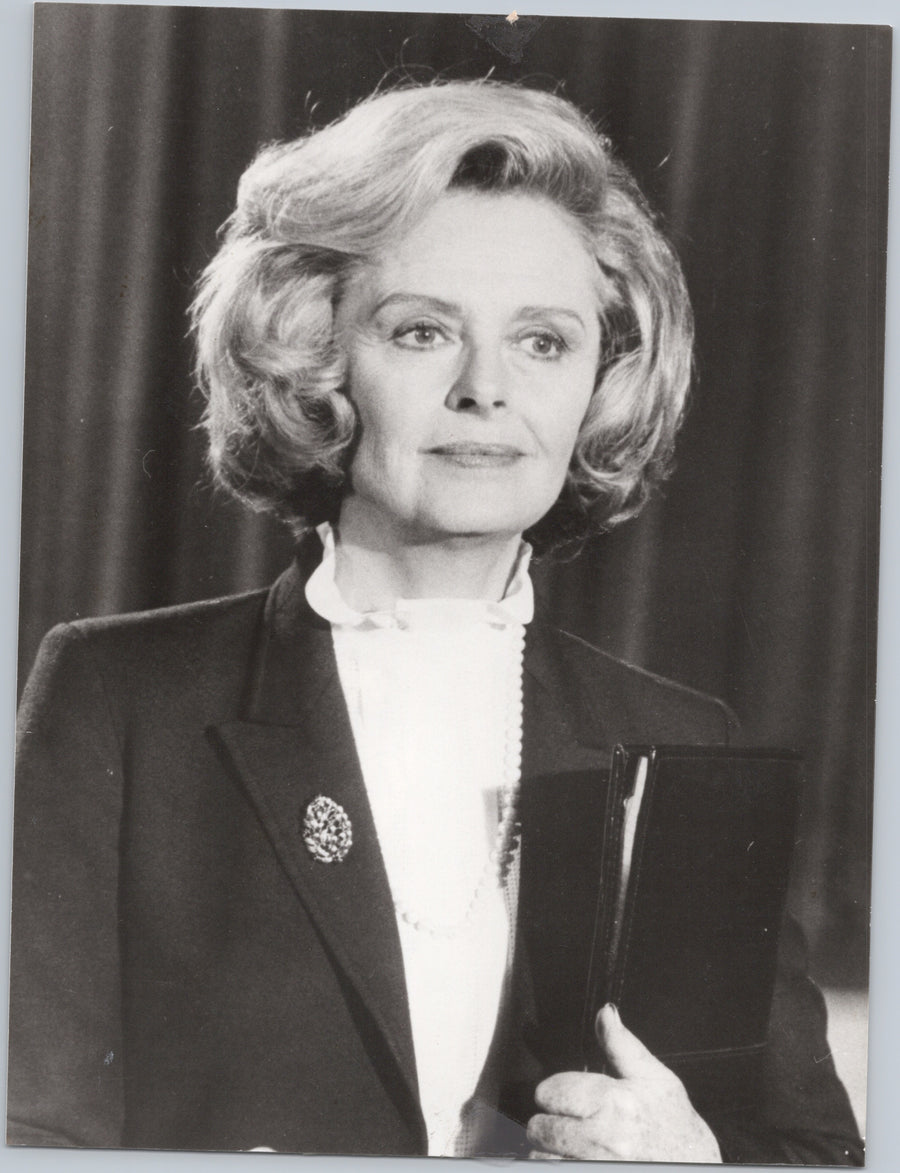 Donna Reed — Portrait with a Folder