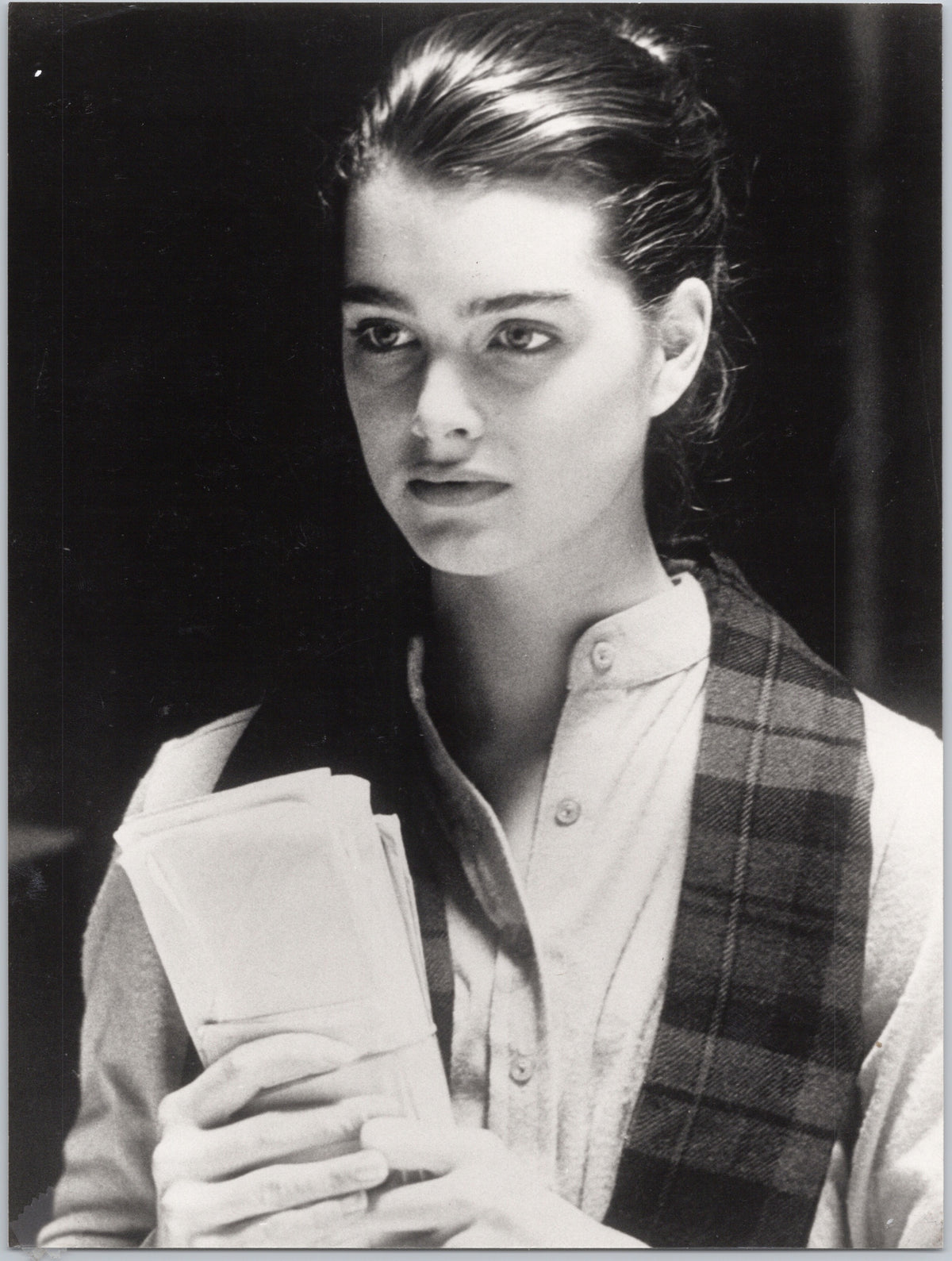 Brooke Shields Holding Papers — front