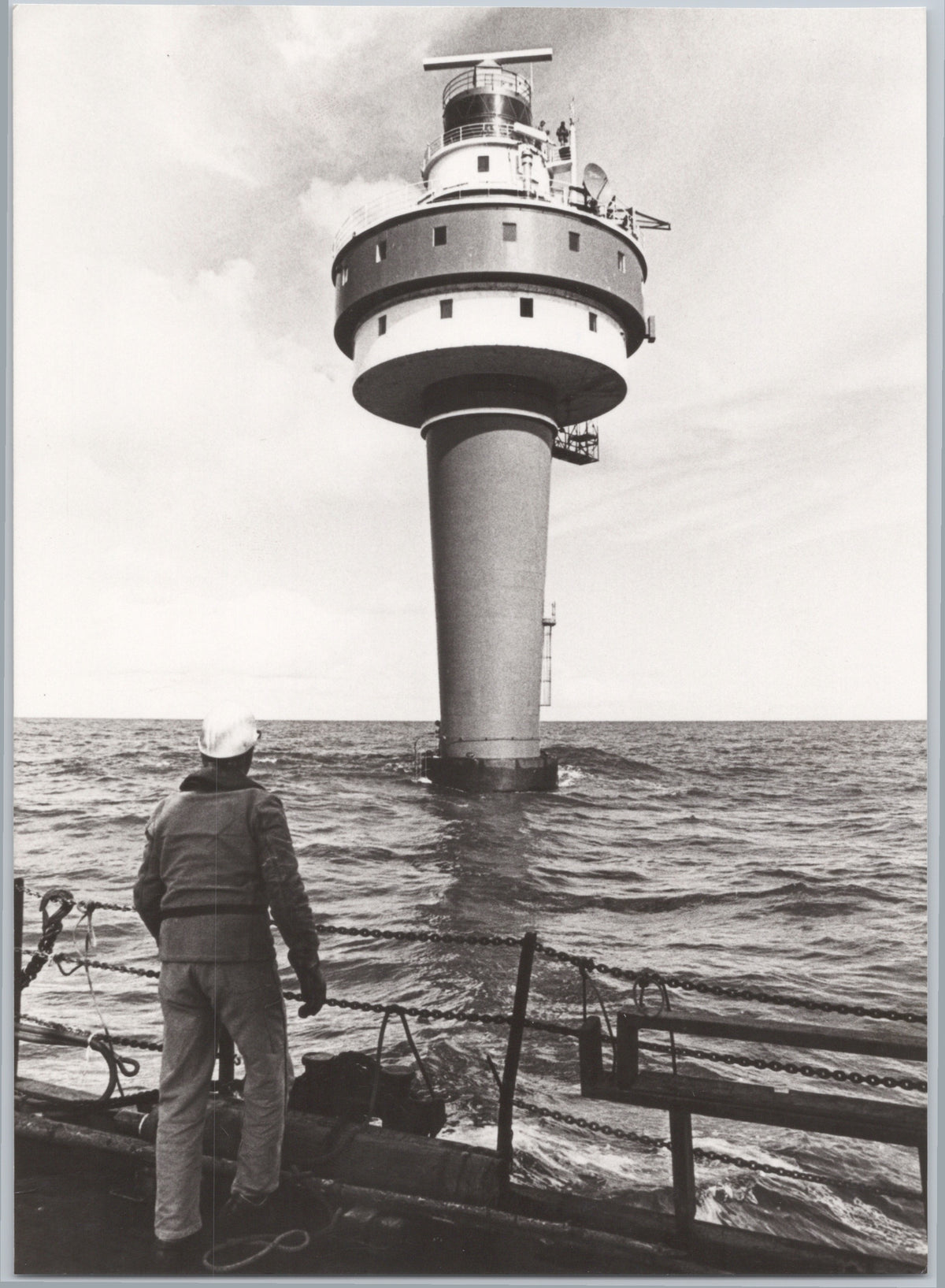 Offshore Lighthouse in the Weser Estuary — front