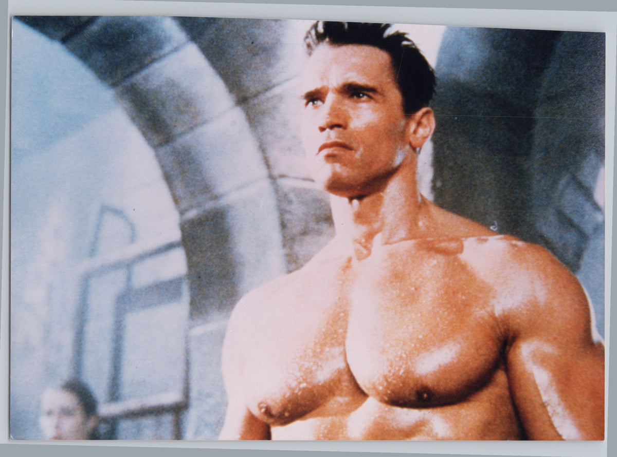 Arnold Schwarzenegger in Red Heat — front