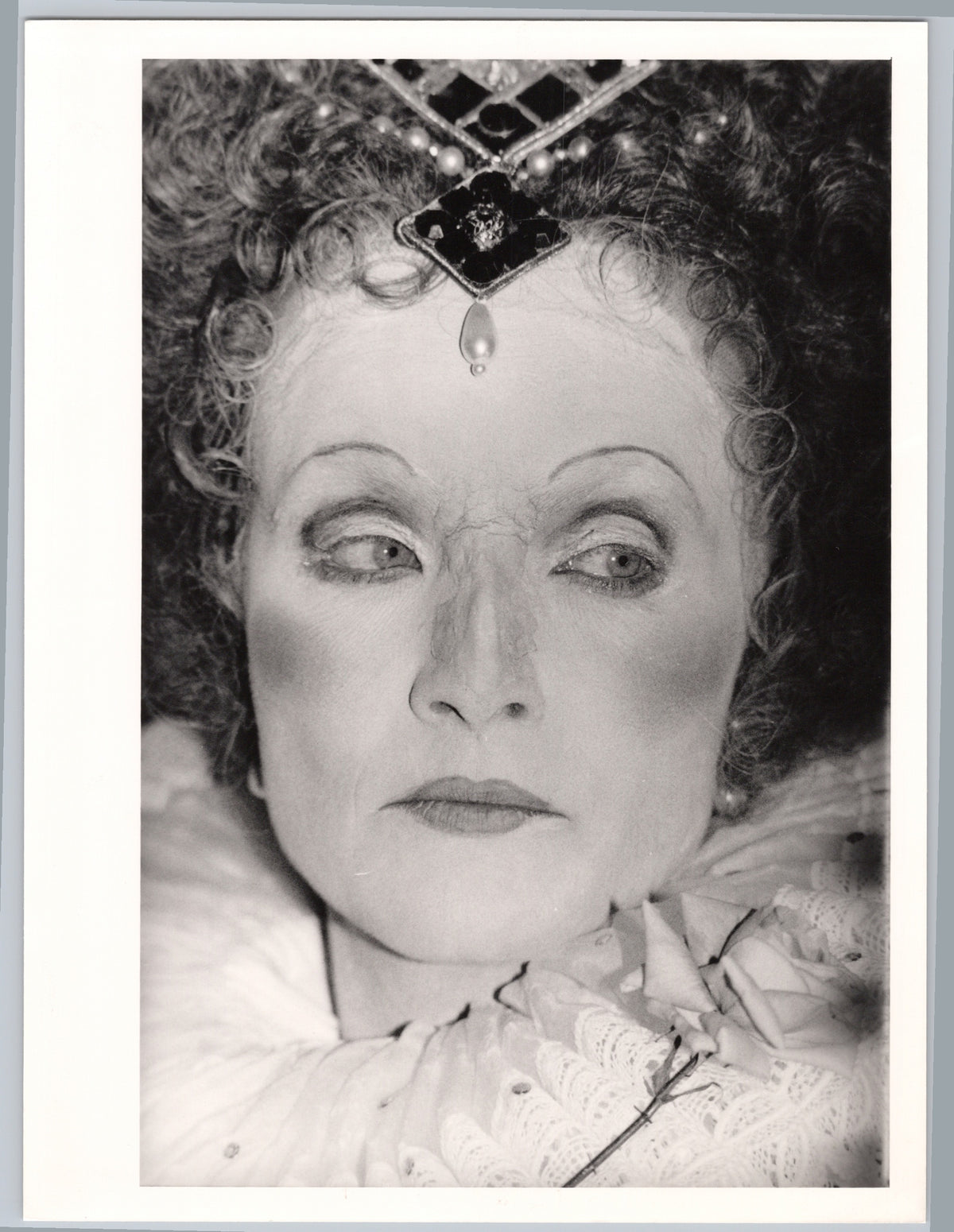 Kate O'Mara as Queen Elizabeth I — front