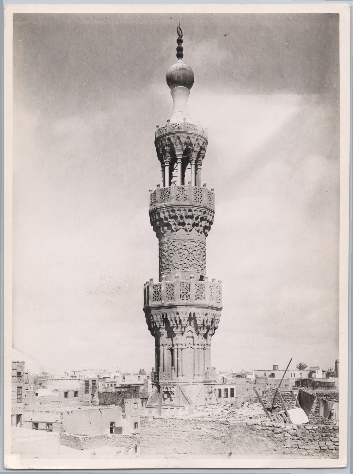 Abu Bakr Muzhir Mosque — Minaret Photograph — front