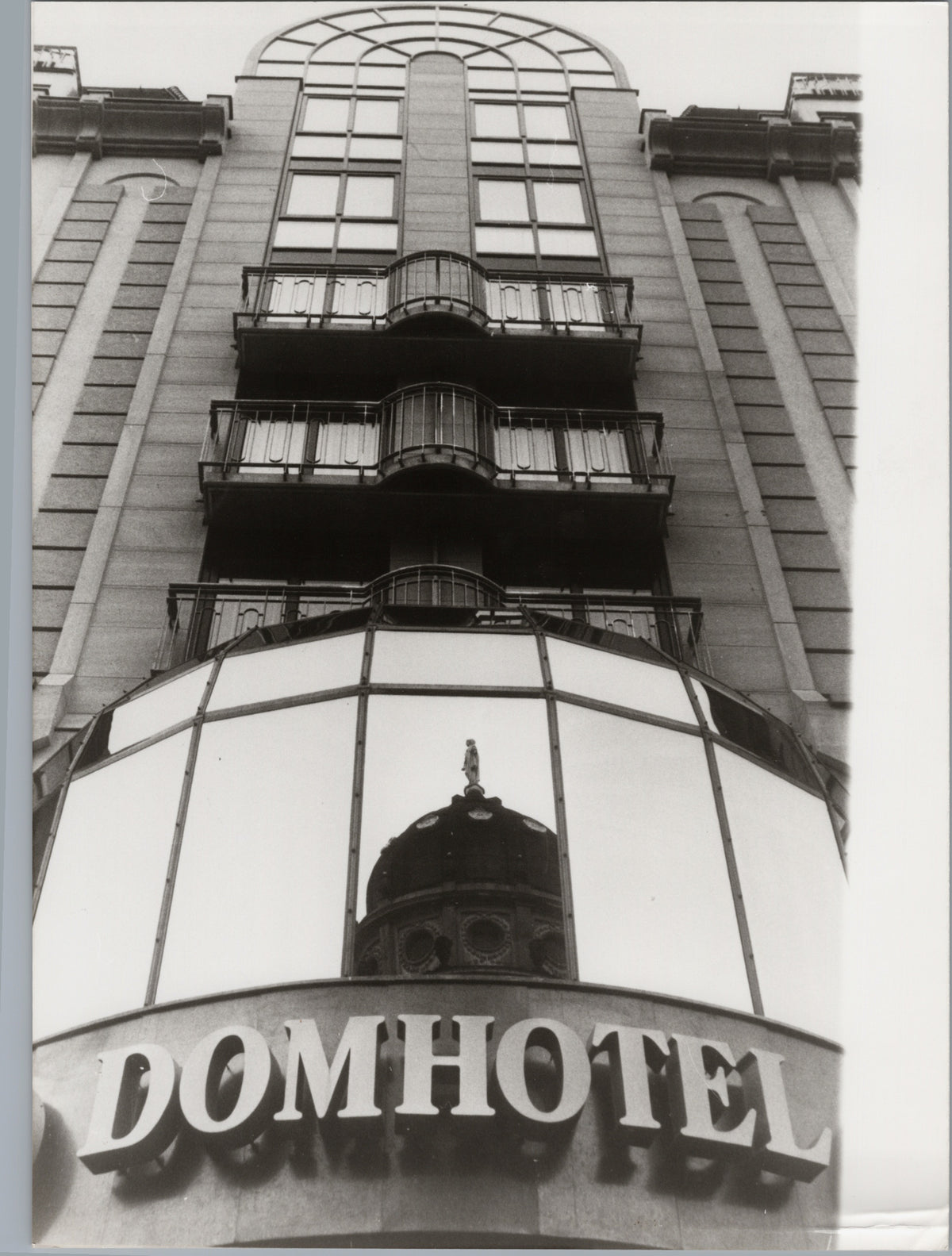 Domhotel Berlin — Entrance and Facade — front