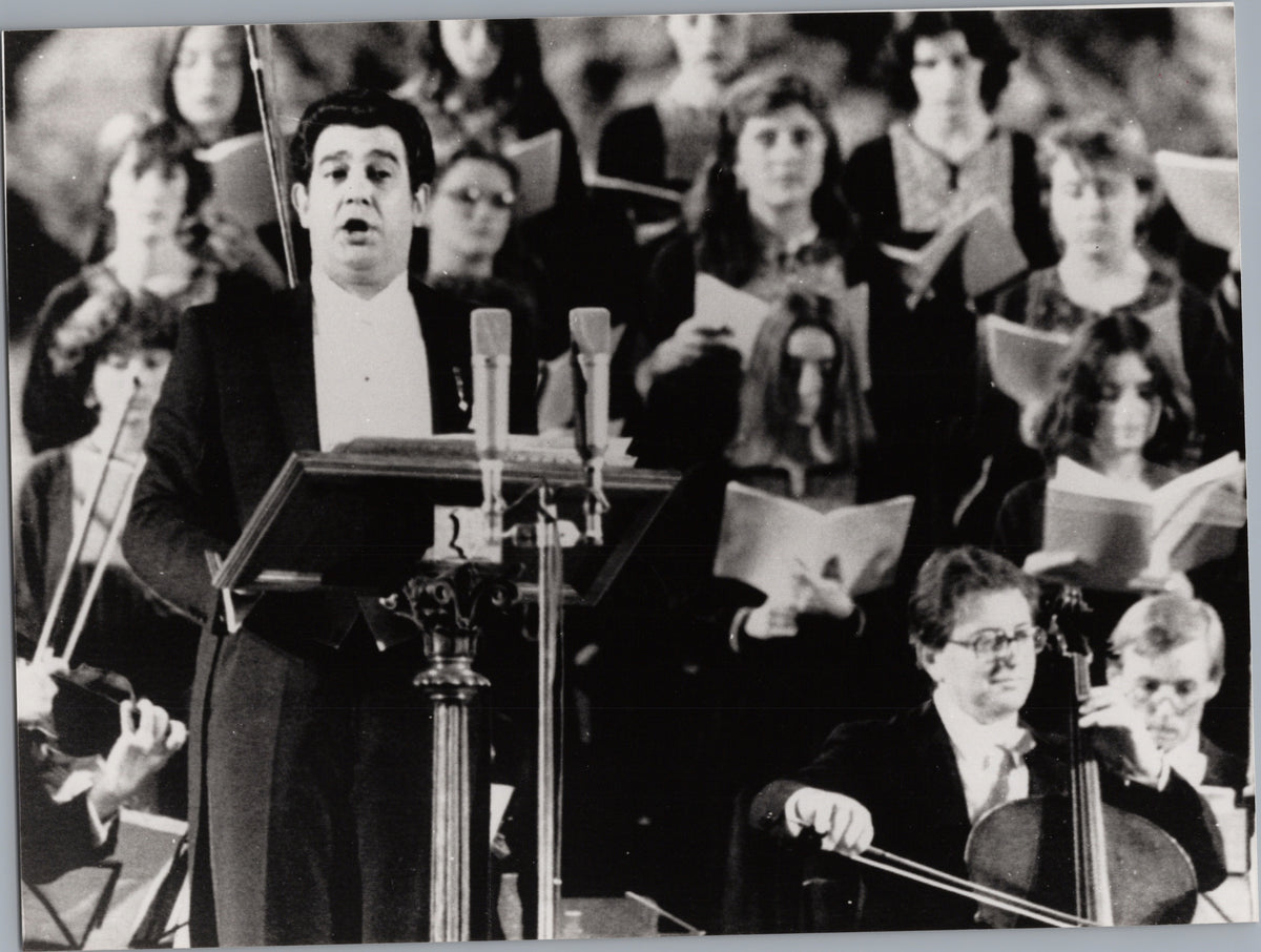 Placido Domingo Sings with a Choir — front