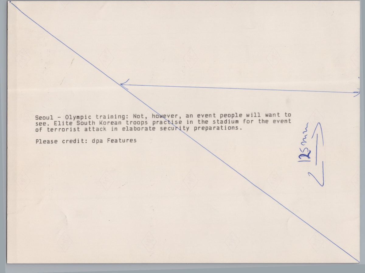 A04001 — reverse and markings