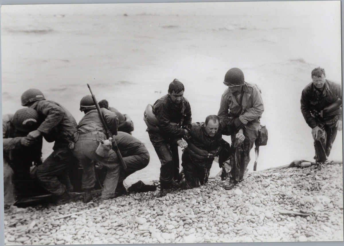 American Troops Reaching Shore After a Landing-Craft Loss — front