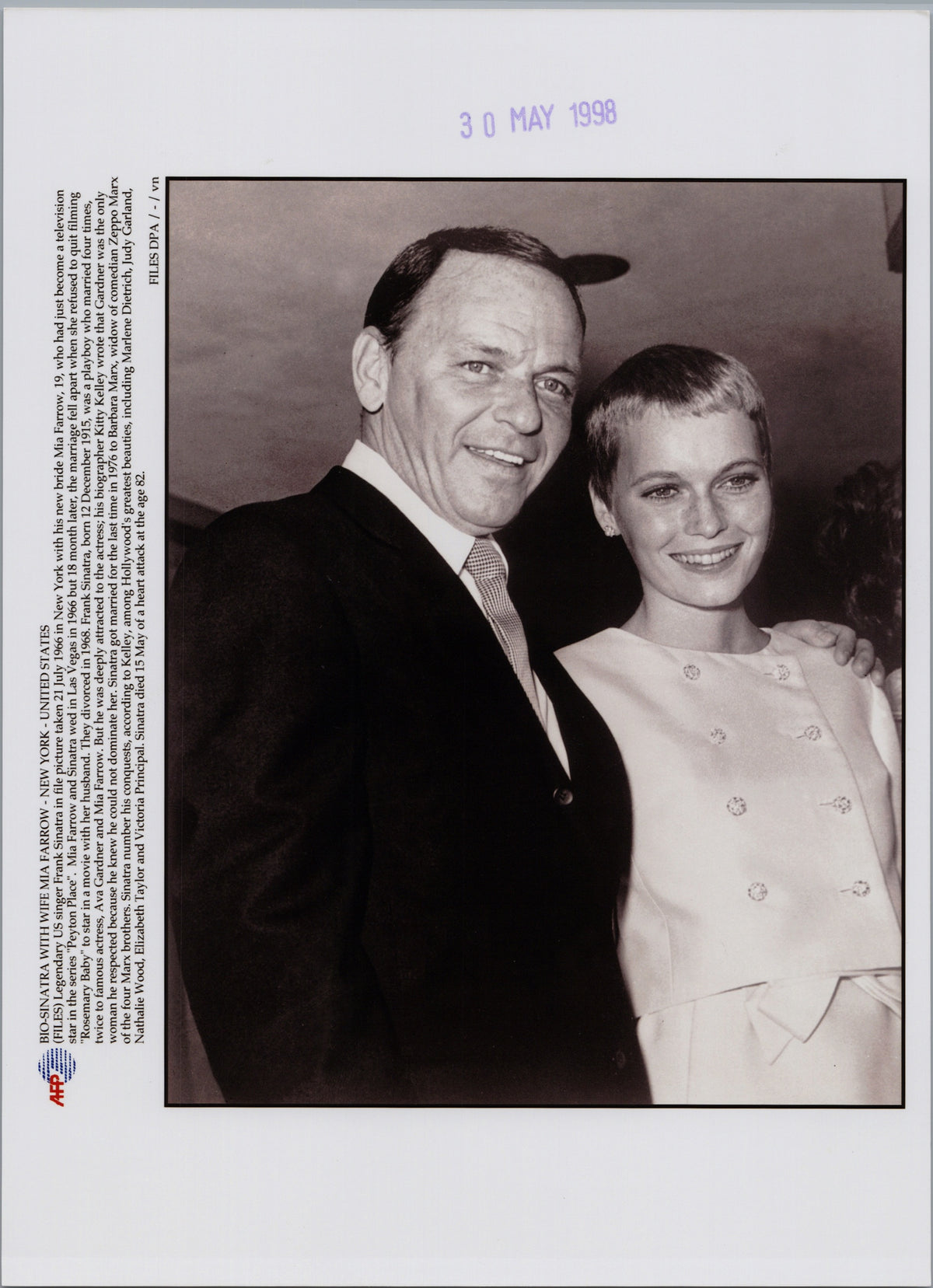 Frank Sinatra and Mia Farrow — New York 1966 — front